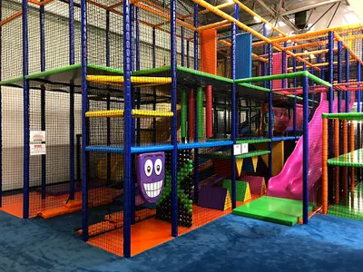 Sala Zabaw Ampa Park Centralna 600m² atrakcji, trampoliny, tyrolka, boisko, urodziny dla dzieci